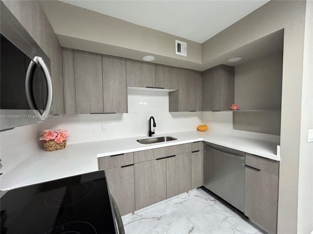 5 of 19 - 1101 River Reach Dr 102, Fort Lauderdale, FL