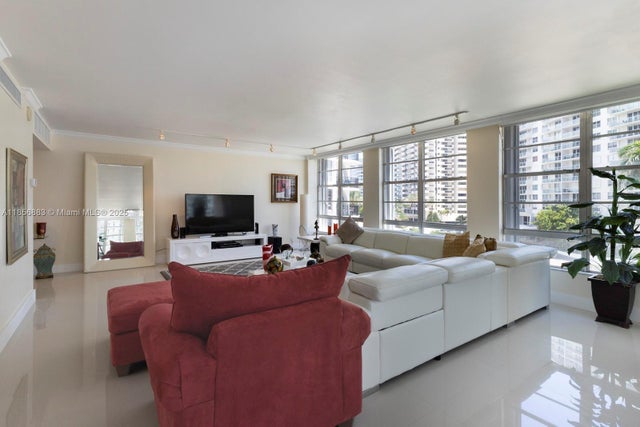 4 of 22 - 5660 Collins Ave 4b, Miami Beach, FL
