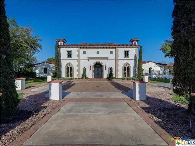 208 Creekridge Dr., Victoria