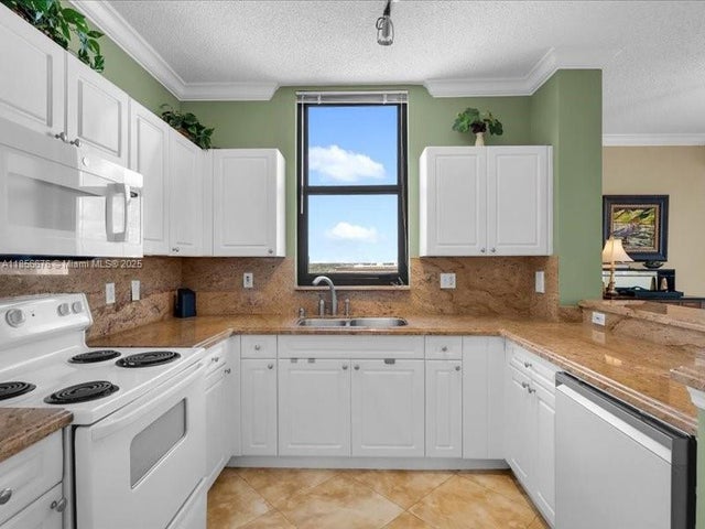 2 of 22 - 651 Okeechobee Blvd 1002, West Palm Beach, FL