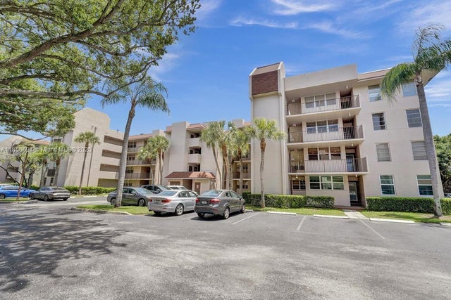 1 of 40 - 9520 Seagrape Dr 306, Davie, FL