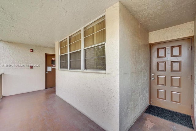 3 of 40 - 9520 Seagrape Dr 306, Davie, FL