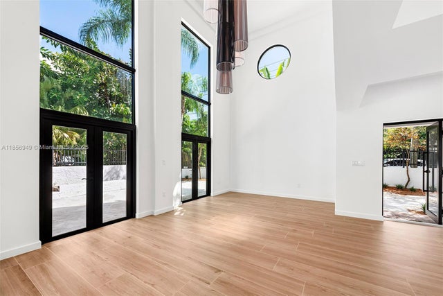 1 of 33 - 3000 Blaine St 3000, Miami, FL