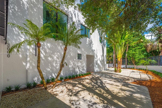 4 of 33 - 3000 Blaine St 3000, Miami, FL