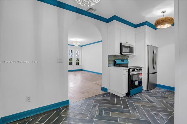 4 of 25 - 929 16th Street 929, Miami Beach, FL