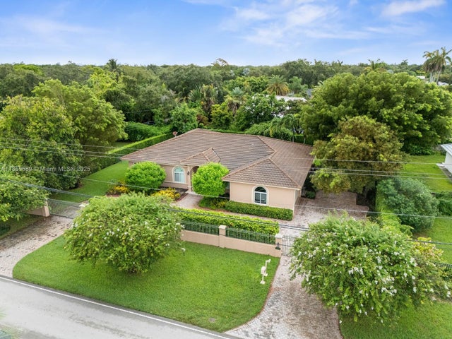 2 of 37 - 10621 Sw 77th Ave, Pinecrest, FL