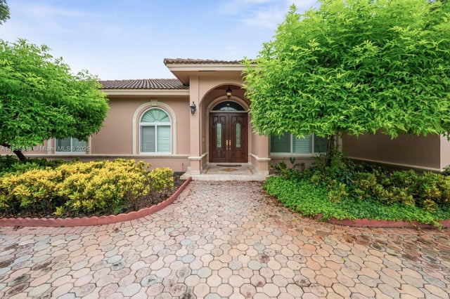 3 of 37 - 10621 Sw 77th Ave, Pinecrest, FL