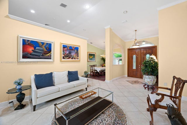 4 of 37 - 10621 Sw 77th Ave, Pinecrest, FL