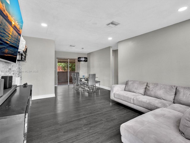 4 of 18 - 7011 Scott St, Hollywood, FL