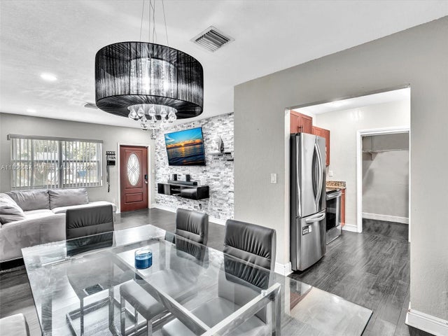 5 of 18 - 7011 Scott St, Hollywood, FL