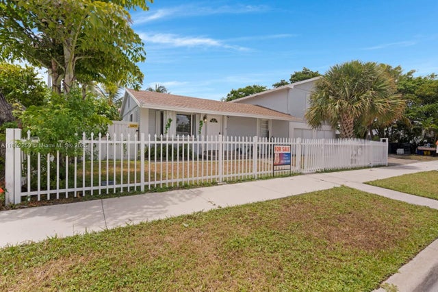 1 of 38 - 1123 N 18th Ave N, Lake Worth, FL