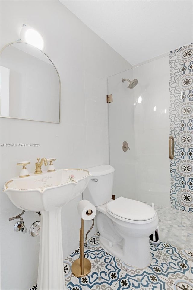 4 of 38 - 1123 N 18th Ave N, Lake Worth, FL