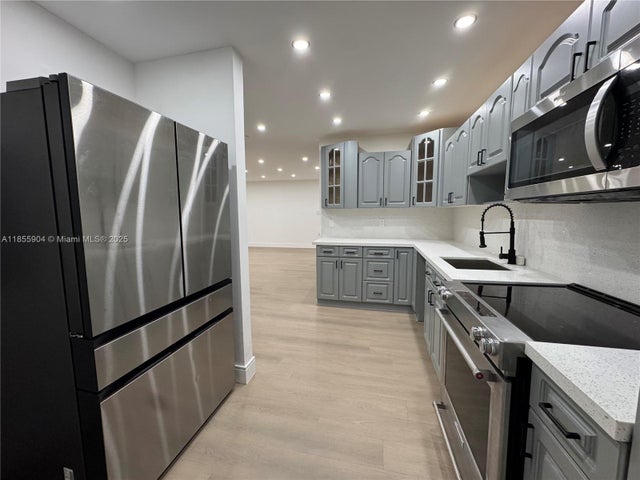 4 of 49 - 3301 Nw 13th Ter 3301, Miami, FL