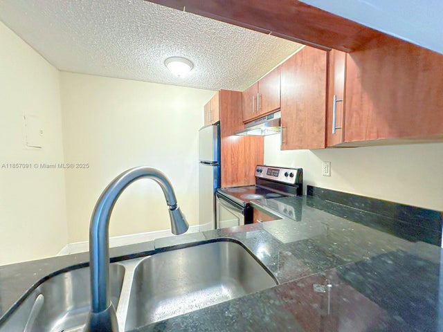 3 of 23 - 484 Nw 165th St Rd A-412, Miami, FL