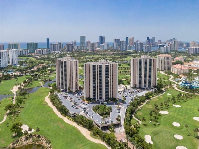 1 of 60 - 20301 W Country Club Dr 1425, Aventura, FL