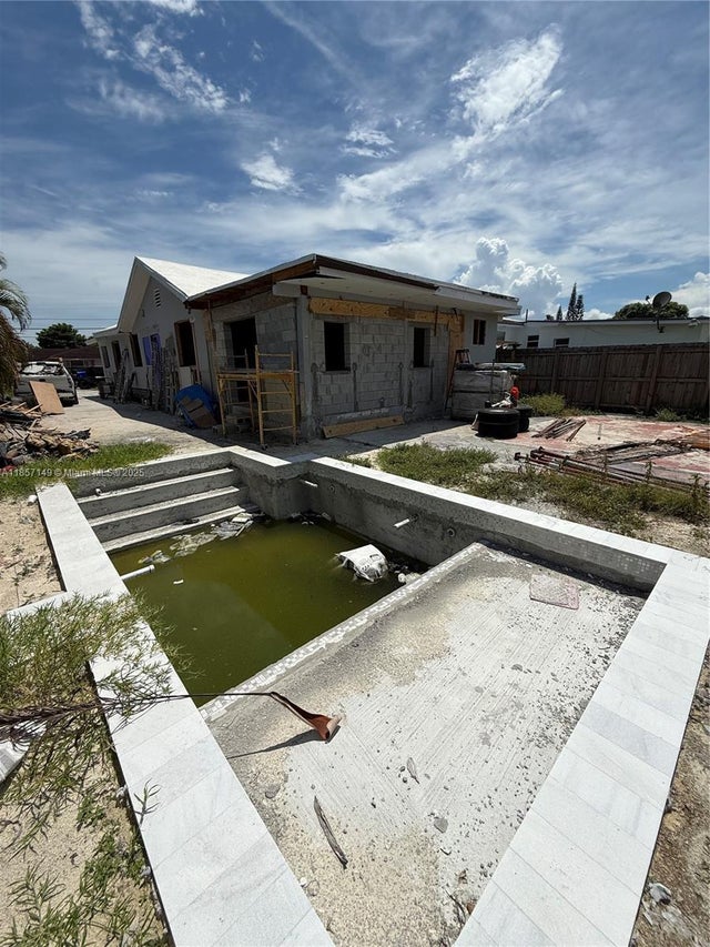 4 of 17 - 2235 Sw 15th St, Miami, FL