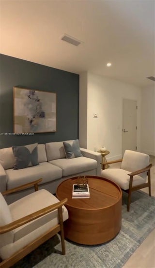 Photo of Listing #A11857173