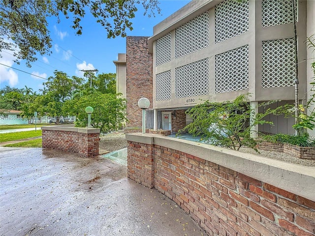 3 of 34 - 6580 Santona St A16, Coral Gables, FL