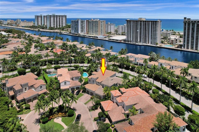 1 of 72 - 822 E Spinnaker Dr E, Hollywood, FL