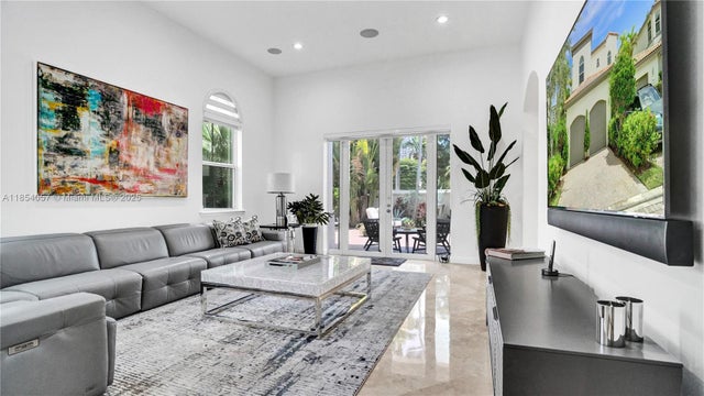 2 of 72 - 822 E Spinnaker Dr E, Hollywood, FL