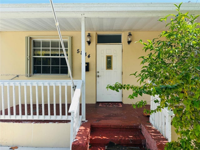 1 of 30 - 5834 Sw 66th St, South Miami, FL