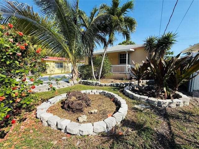 4 of 30 - 5834 Sw 66th St, South Miami, FL