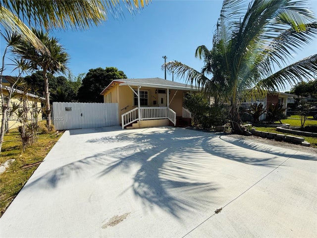 5 of 30 - 5834 Sw 66th St, South Miami, FL