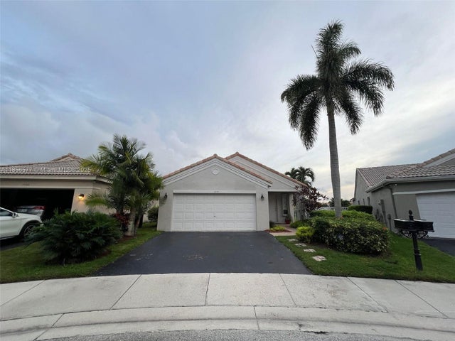 2 of 39 - 4370 Pine Ridge Ct, Weston, FL