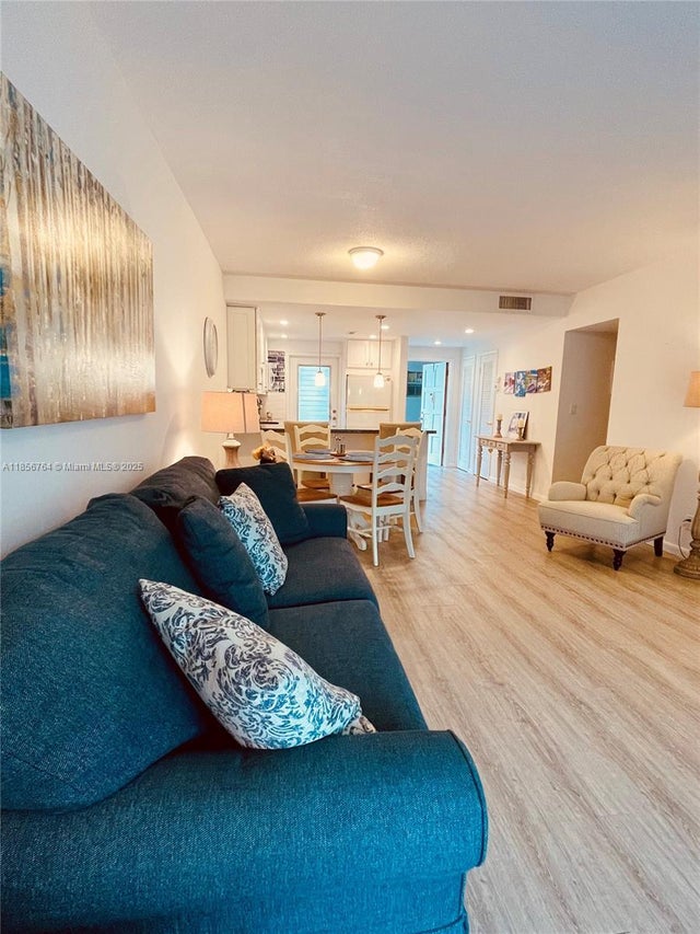5 of 21 - 1000 Hillcrest Ct. 111, Hollywood, FL