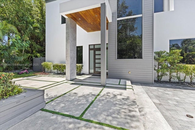 2 of 39 - 19914 Ne 19th Ct, Miami, FL