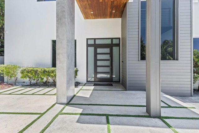 4 of 39 - 19914 Ne 19th Ct, Miami, FL