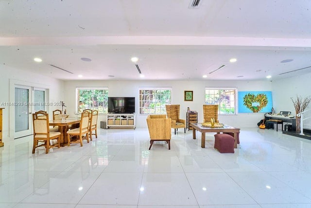 4 of 37 - 21601 Sw 154th Ave, Miami, FL