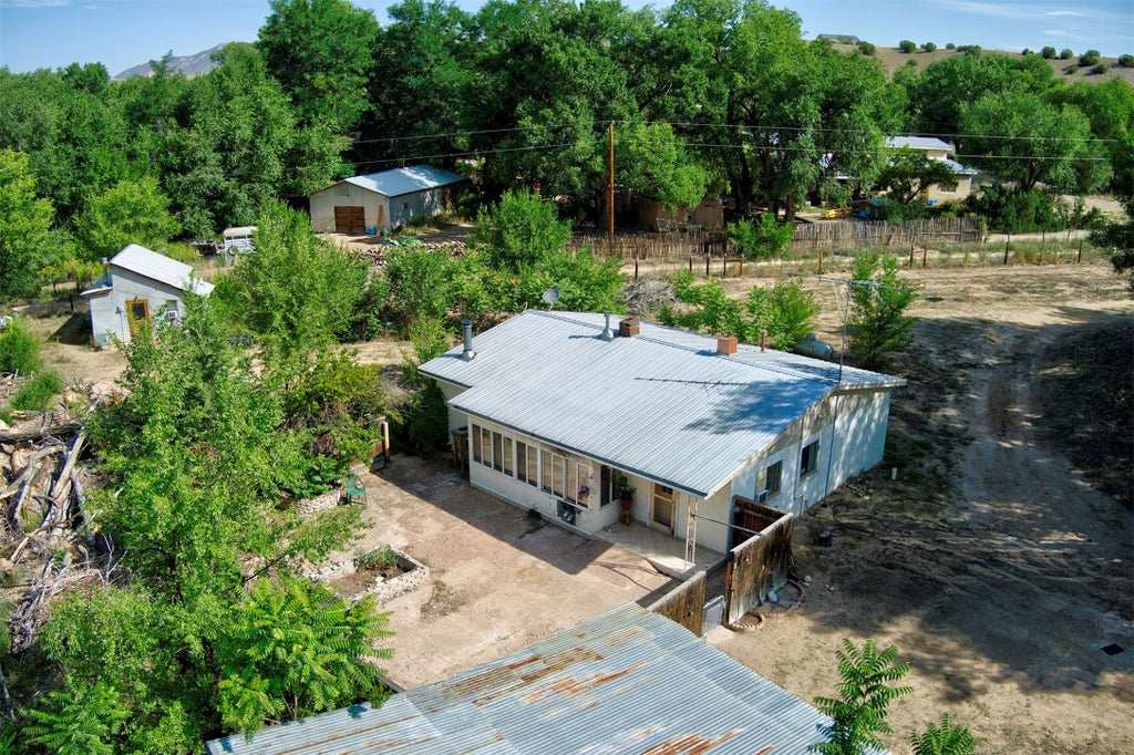 335b County Rd 142, Medanales