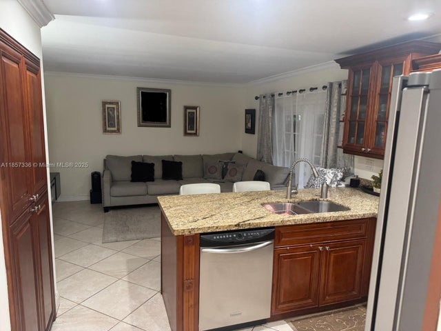 4 of 11 - 19131 Nw 89th Ct, Hialeah, FL