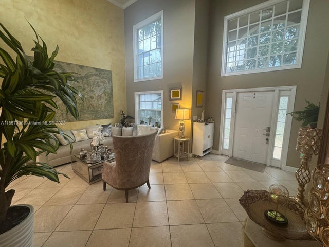 5 of 11 - 19131 Nw 89th Ct, Hialeah, FL