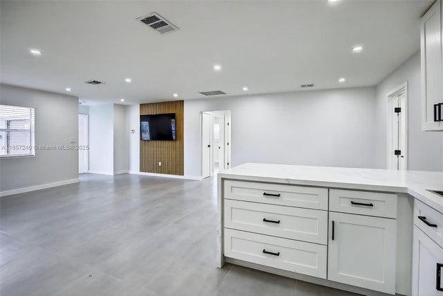 3 of 23 - 6861 Nw 24th St, Sunrise, FL