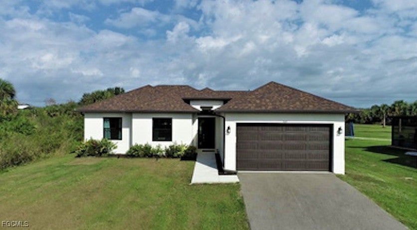 585 41st Ave Nw, NAPLES