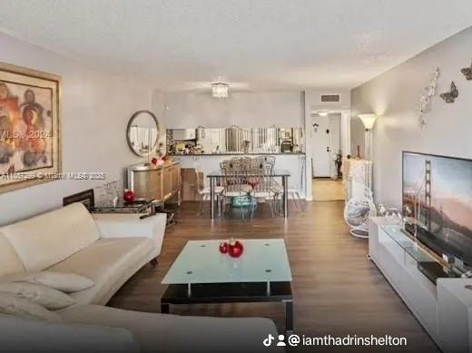 3 of 6 - 8030 Hampton Blvd 104, North Lauderdale, FL