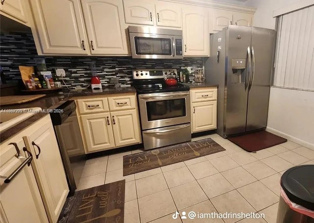 4 of 6 - 8030 Hampton Blvd 104, North Lauderdale, FL