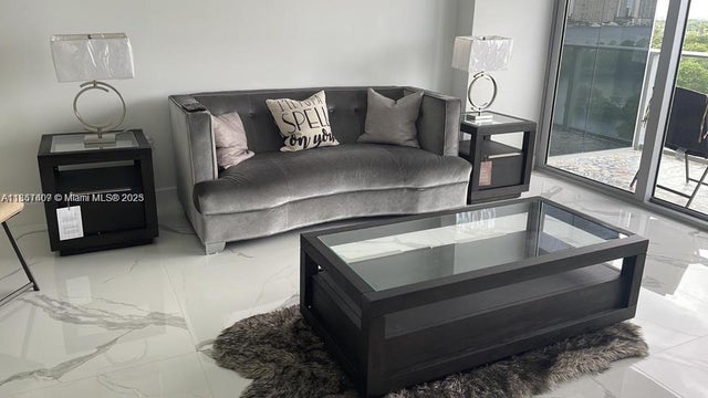 4 of 11 - 16385 Biscayne Blvd 805, North Miami Beach, FL