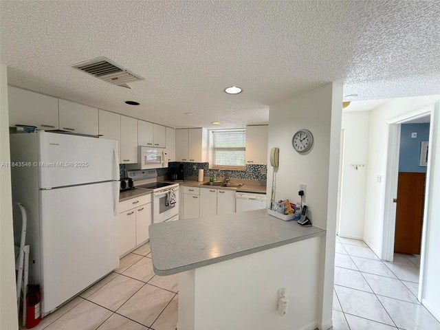 5 of 21 - 17801 N Bay Rd 302, Sunny Isles Beach, FL