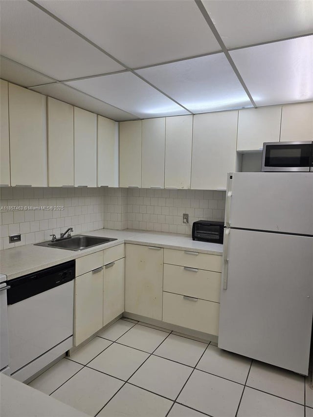 5 of 13 - 16851 Ne 23rd Ave A212, North Miami Beach, FL