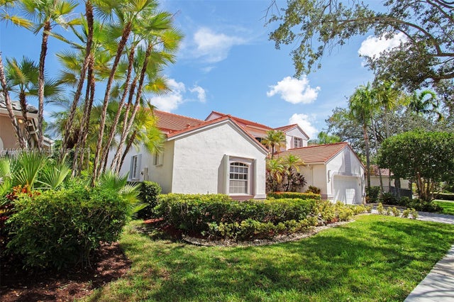 2613 Oakbrook Dr, Weston