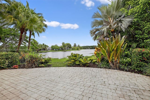 1 of 33 - 372 Cameron Dr, Weston, FL
