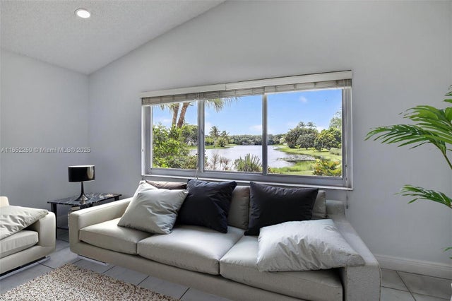 2 of 33 - 372 Cameron Dr, Weston, FL