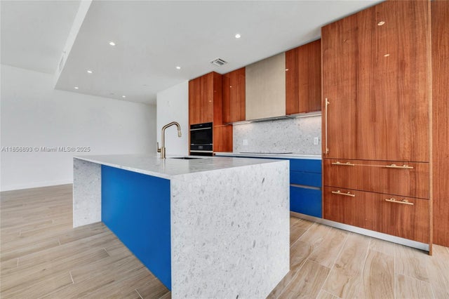 4 of 47 - 2678 Tigertail Ave 1501, Miami, FL
