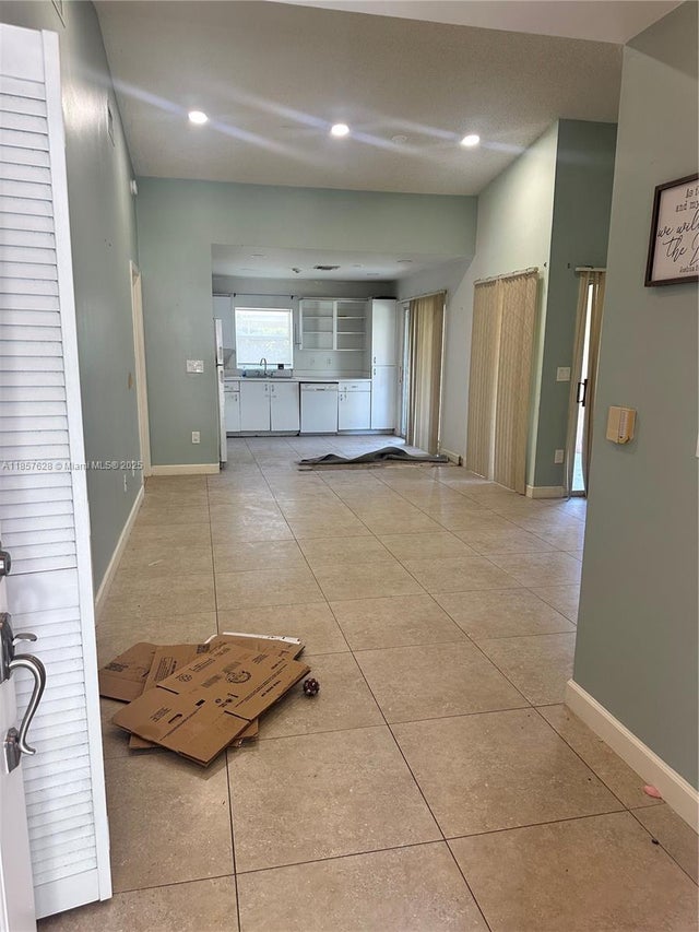 2 of 10 - 472 Se 22nd Dr, Homestead, FL