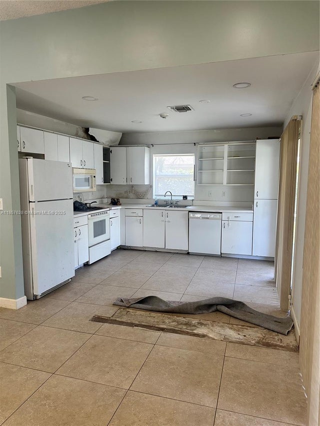 3 of 10 - 472 Se 22nd Dr, Homestead, FL