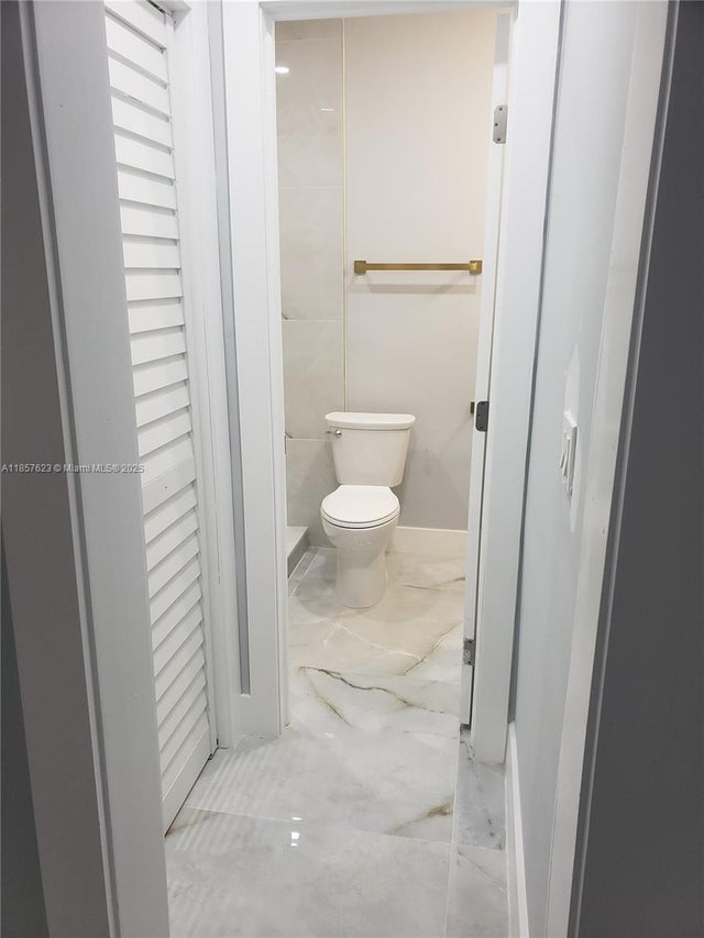 2 of 51 - 270 Ne 162nd St, Miami, FL