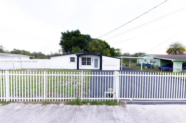 1 of 24 - 18611 Nw 28th Pl, Miami Gardens, FL